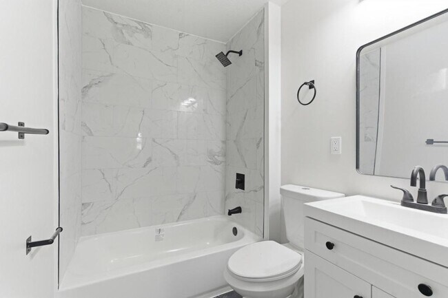 Building Photo - 4351 Redonda Ln