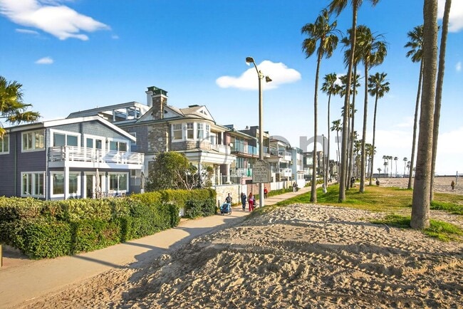 Building Photo - 10 27th Ave