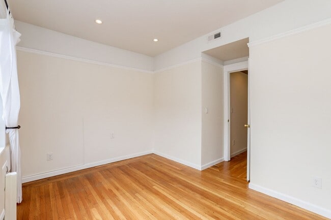 Building Photo - 5 Bed / 2 Bath home in Outer Richmond near...