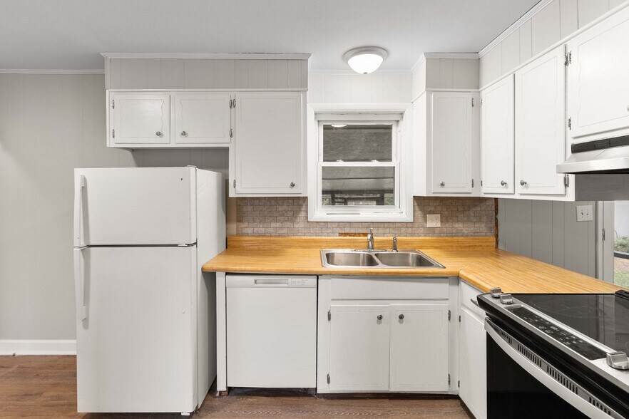 Kitchen - 3312 Blanchard Rd