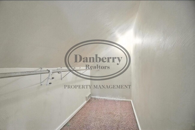 Building Photo - 822 Searles Rd