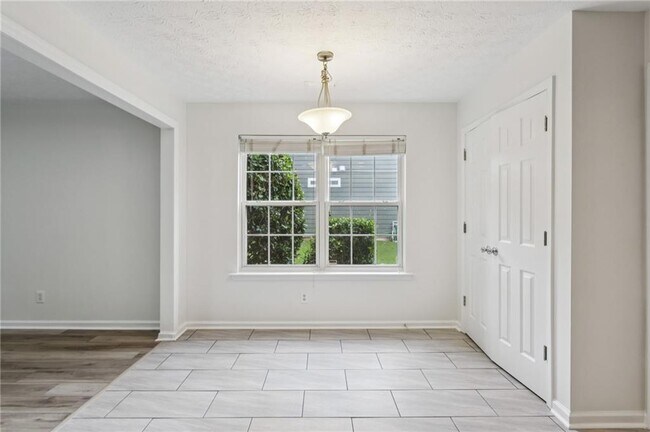 Building Photo - 208 Carrington Way