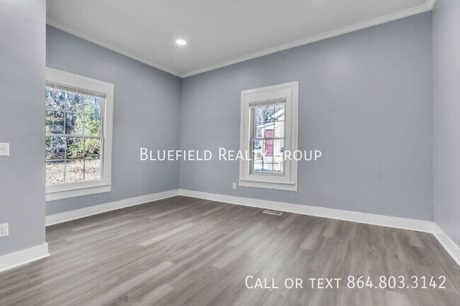 Building Photo - 307 B St