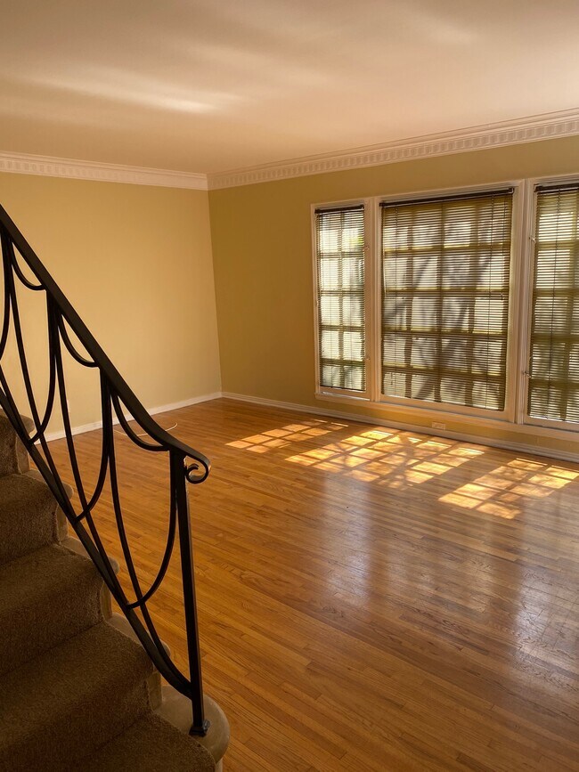 Living Room - 1530 S Beverly Dr