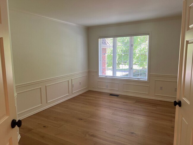 Building Photo - 4bd/2.5ba Redmond Home