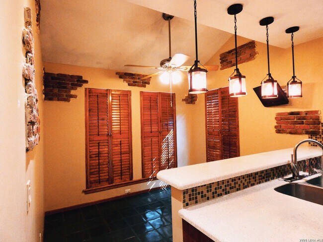 Building Photo - 3623 Green Spring