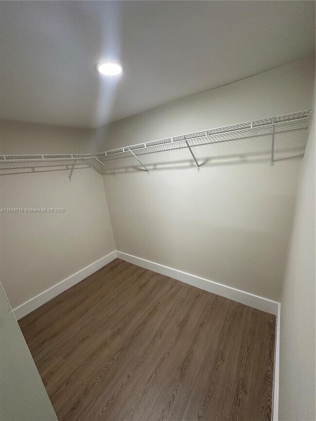 Building Photo - 10090 NW 80th Ct
