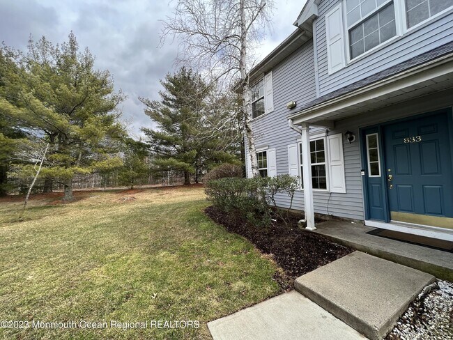 Building Photo - 833 Mariposa Ct