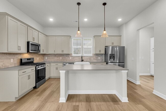 Building Photo - Beautiful 3 Bedrooms, 3.5 Bathrooms Home i...
