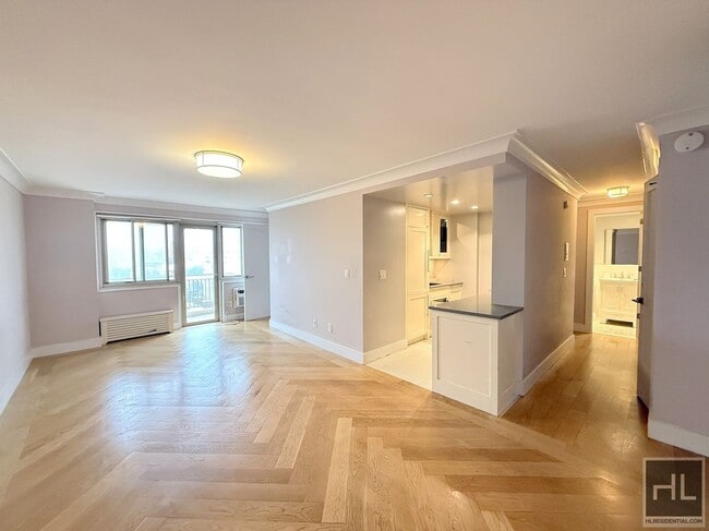 Building Photo - 70 W 93rd St