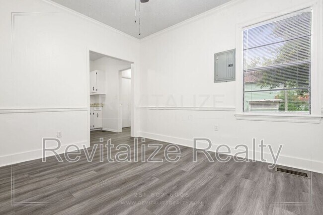 Building Photo - 202 1st St