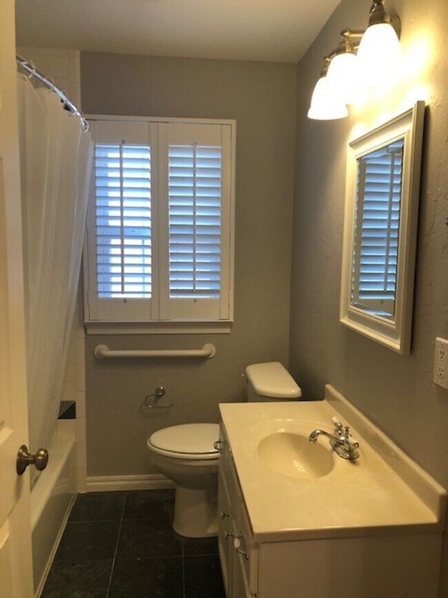 Building Photo - Adorable 3 Bed | 1 Bath + Bonus Room in Mayfair Heights - ALL Appliances Included