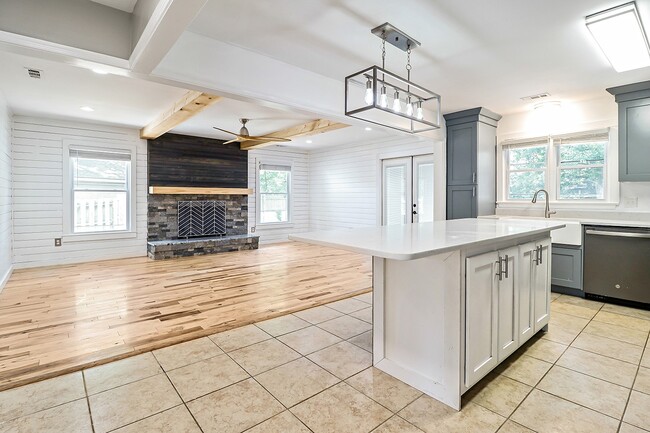 Building Photo - 2129 Agecroft Rd