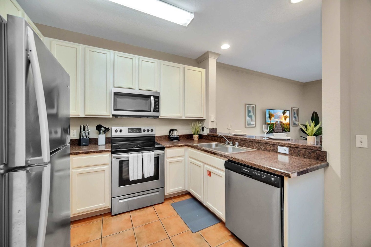 Building Photo - 14200 Avalon Rd