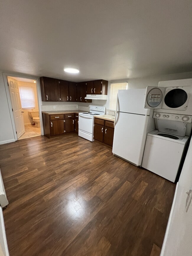 Building Photo - 207 1/2 S Clayton St