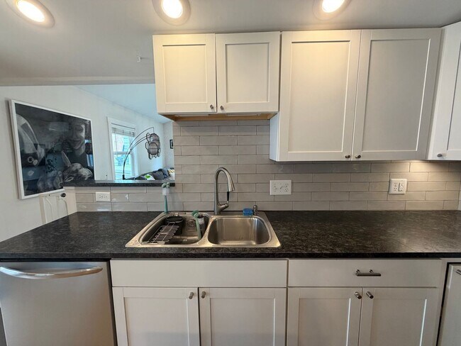 Building Photo - 320 1/2 Meade Avenue - Pet friendly Home with a Large Fenced in Yard!
