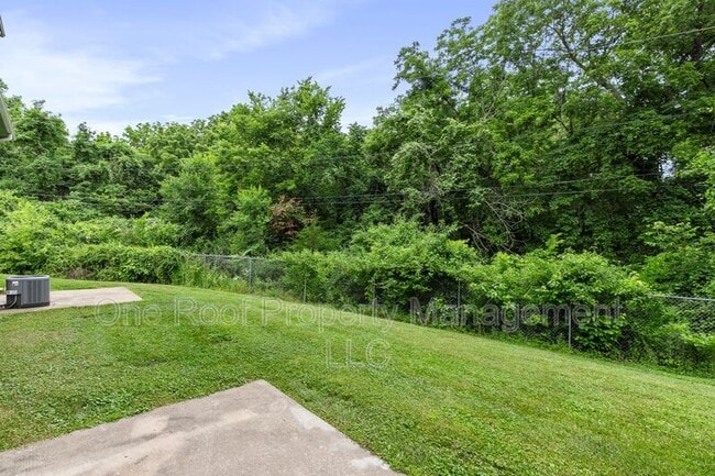 Building Photo - 701 Linwood Dr