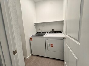 Building Photo - 25462 Multiflora Dr