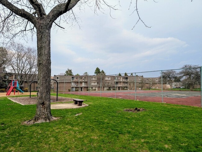 Building Photo - 234 E Bailey Rd