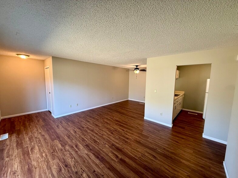 Building Photo - 8856 Jasmine Ln