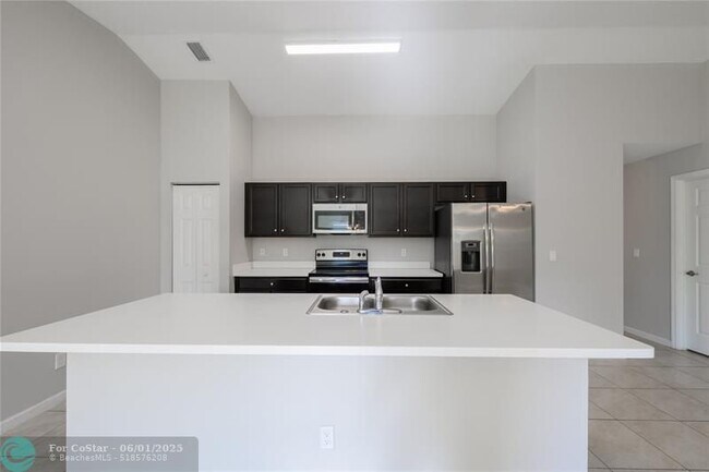 Building Photo - 1292 SW Lawndale Ave