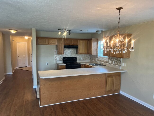 Building Photo - 3 Bed 2 Bath Home