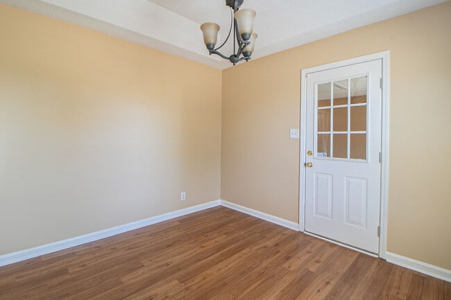 Building Photo - 207 Ruf Dr