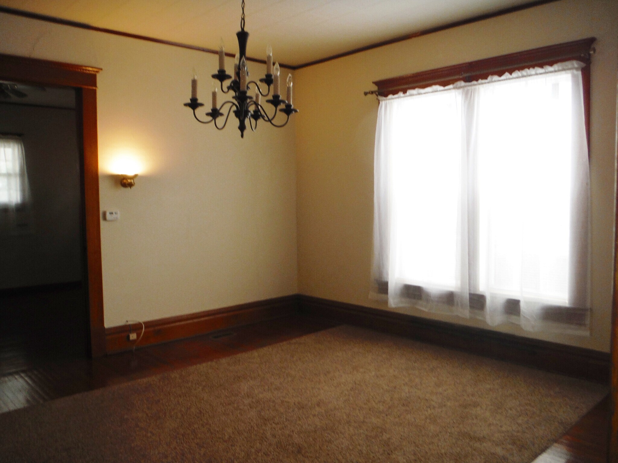 dining room - 916 W 3rd St