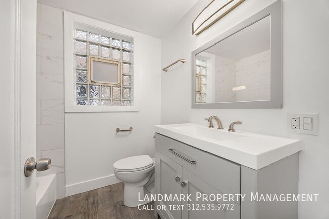 Building Photo - 3817 N Sawyer Ave