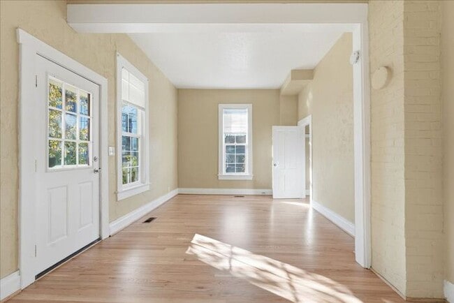 Building Photo - Charming Updated Home in SE Portland!