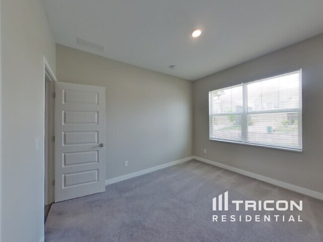 Building Photo - 2224 S Carlota Dr