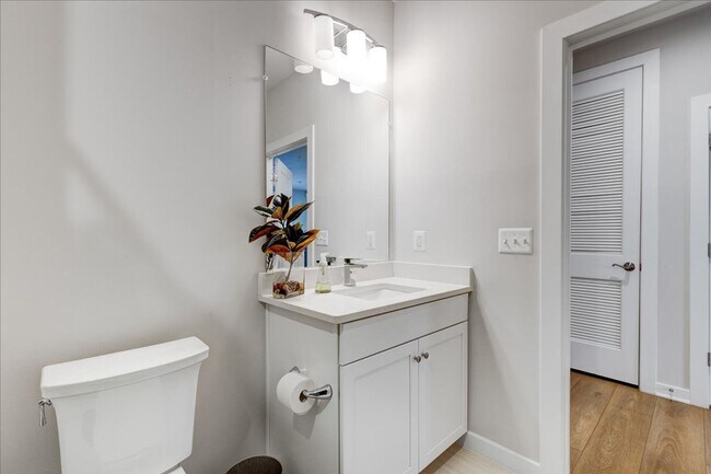 Building Photo - Modern 2-bedroom, 2-bath apartment