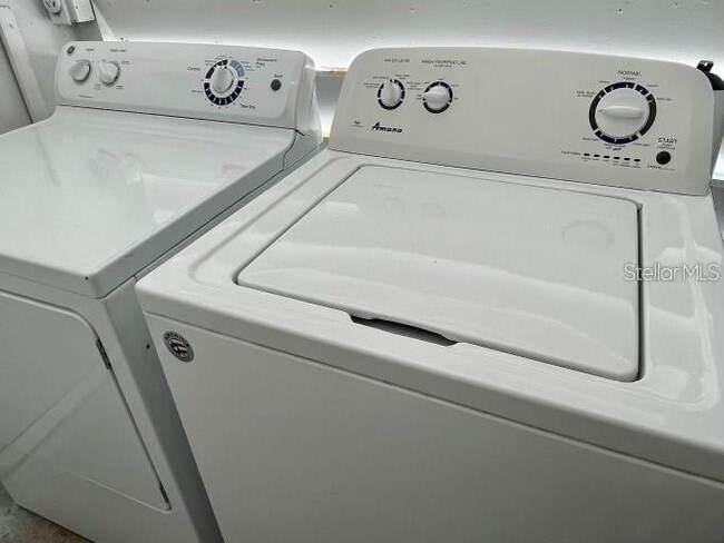 Building Photo - 1755 Siesta Dr