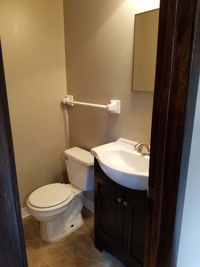 Building Photo - 2 Bedroom Available