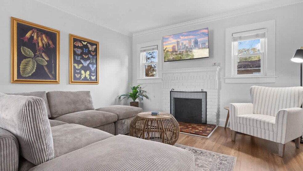 Building Photo - 720 1/2 West Woodlawn Avenue-SI ID1271939P