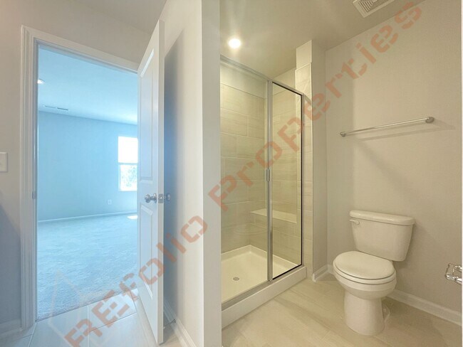 Building Photo - Gorgeous 3 Bedroom 3.5 Bath Townhome with ...