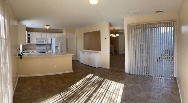 Building Photo - Lovely Lakefront Home in Virginia Beach