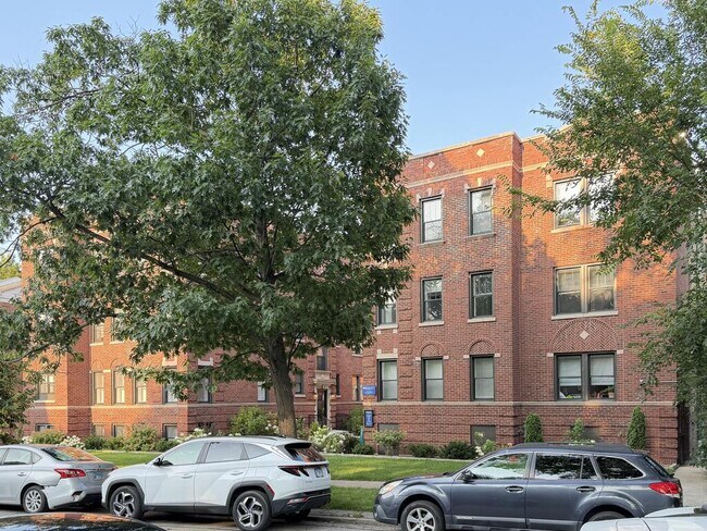Building Photo - 1240 Oak Ave