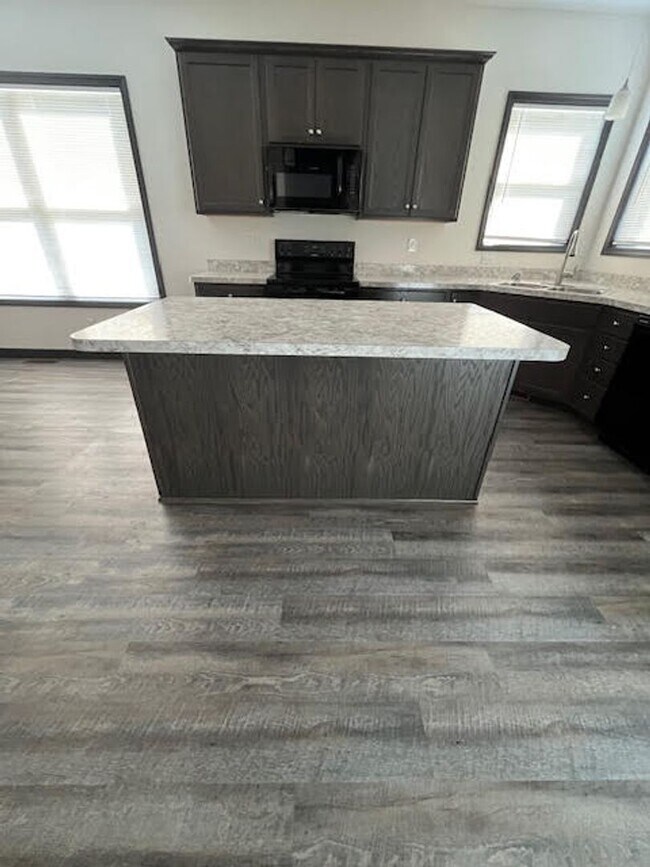 Building Photo - 147 Southpark Dr