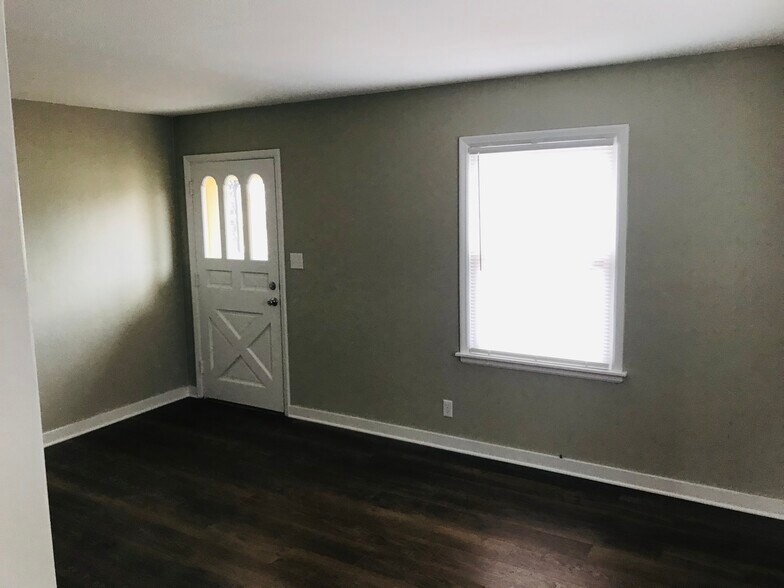 Building Photo - 4234 Elliot Ave