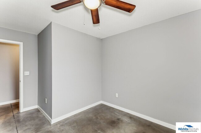Building Photo - Westside duplex - 3 Bedroom 2 Bathroom  **...
