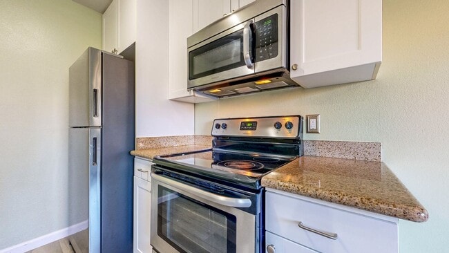 Building Photo - Cozy 1 bedroom 1 bath end unit condo with 1 car garage and private patio located next to Peterson...