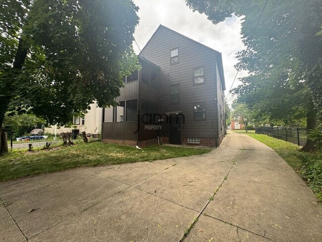 Building Photo - 16811 Kenyon Rd