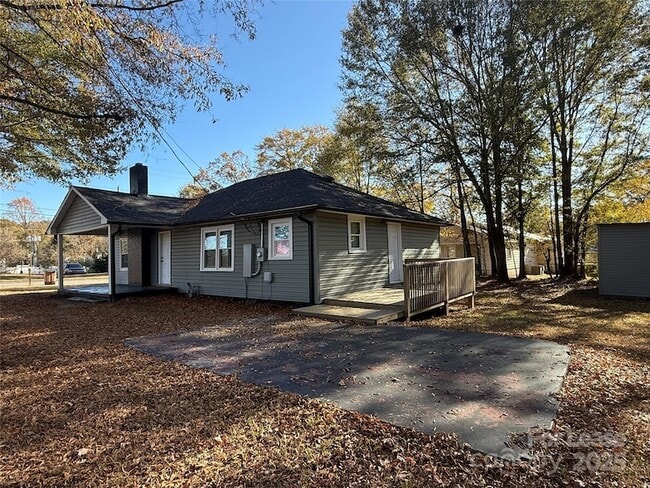 Building Photo - 820 Hamrick St