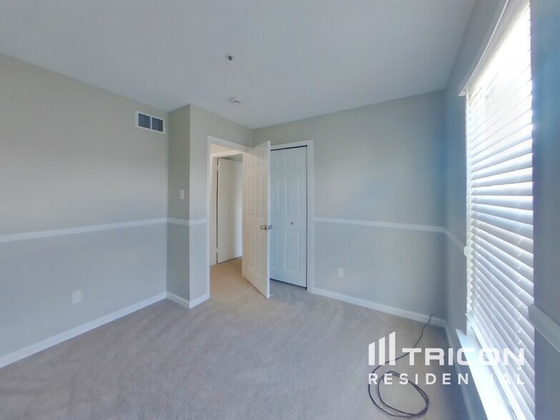 Building Photo - 1513 Cumberland Ct