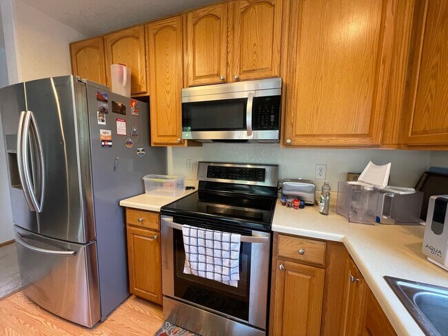 Building Photo - Beautiful two-story home located in Erie!
