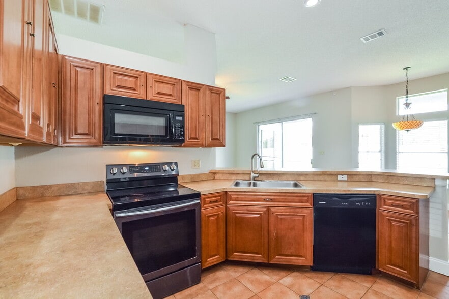 Building Photo - 14813 Lone Eagle Dr