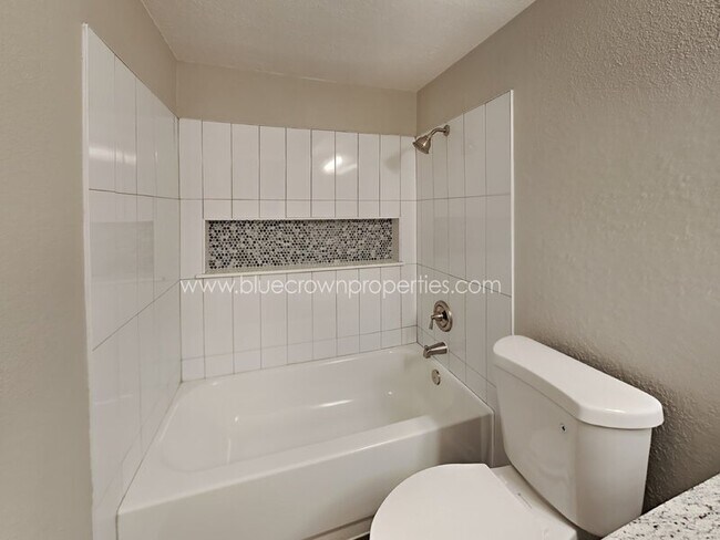 Building Photo - 615 Stoneybrook Dr
