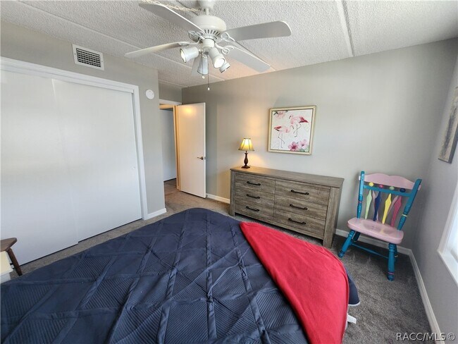 Building Photo - 2400 Forest Dr