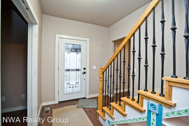 Building Photo - 3 br, 2 bath House - 700 E. Spruce Street
